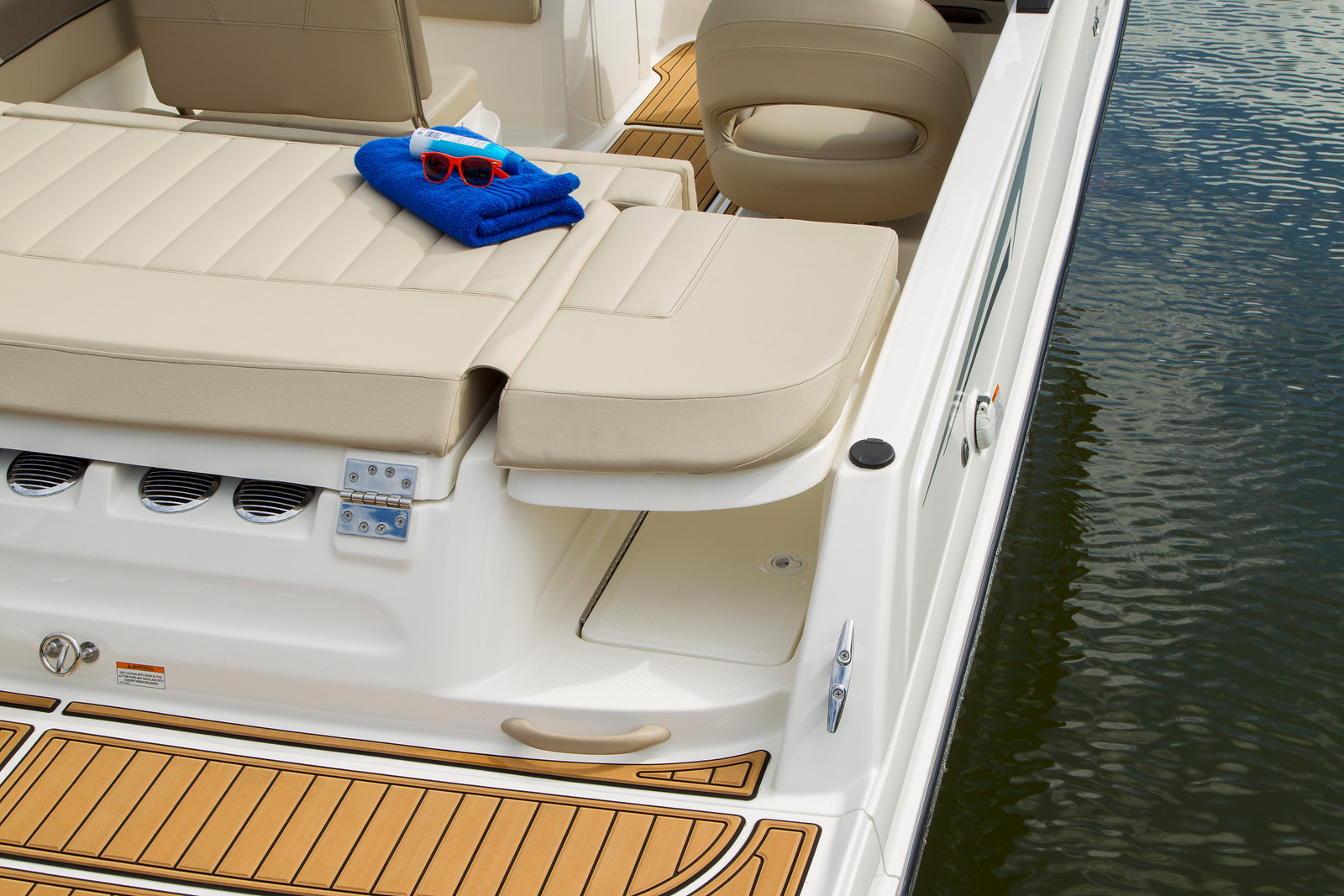 Bayliner VR5 med MerCruiser sterndrive - 17