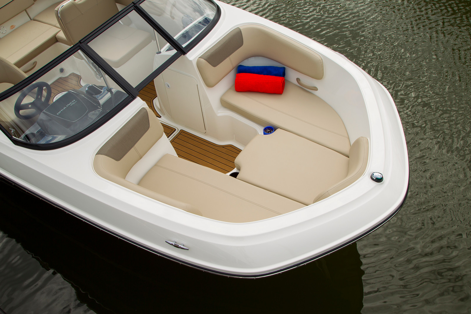 Bayliner VR5 med MerCruiser sterndrive - 2
