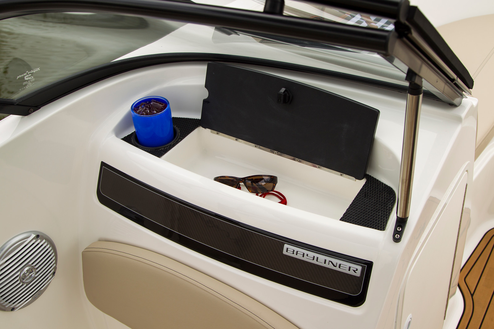 Bayliner VR5 med MerCruiser sterndrive - 13