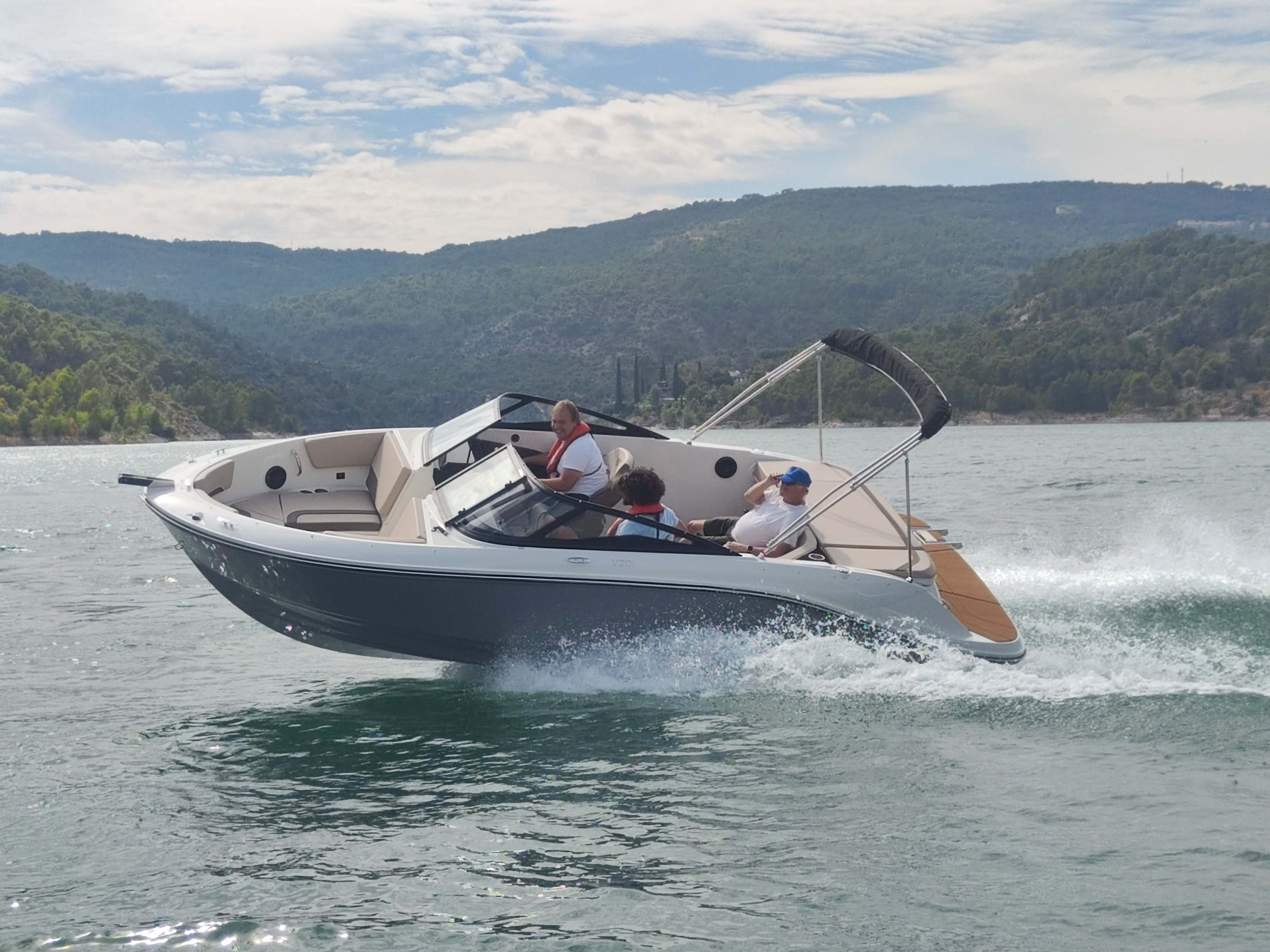 Bayliner V20i med MerCruiser sterndrive - 1