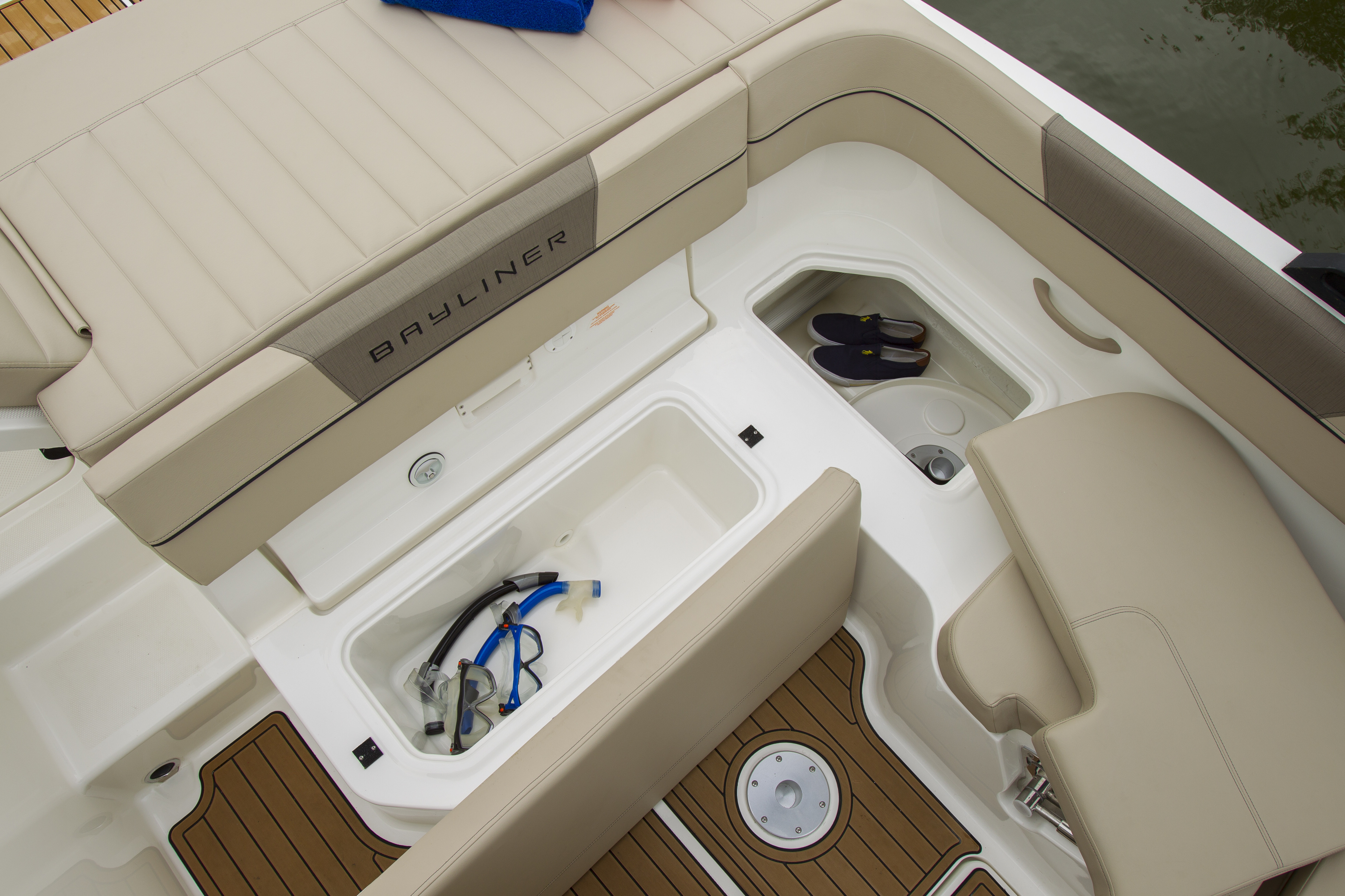 Bayliner VR5 OB - 12